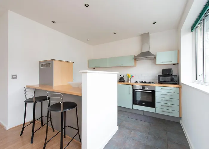 Modern Luxury Apartment By Bow Road Station