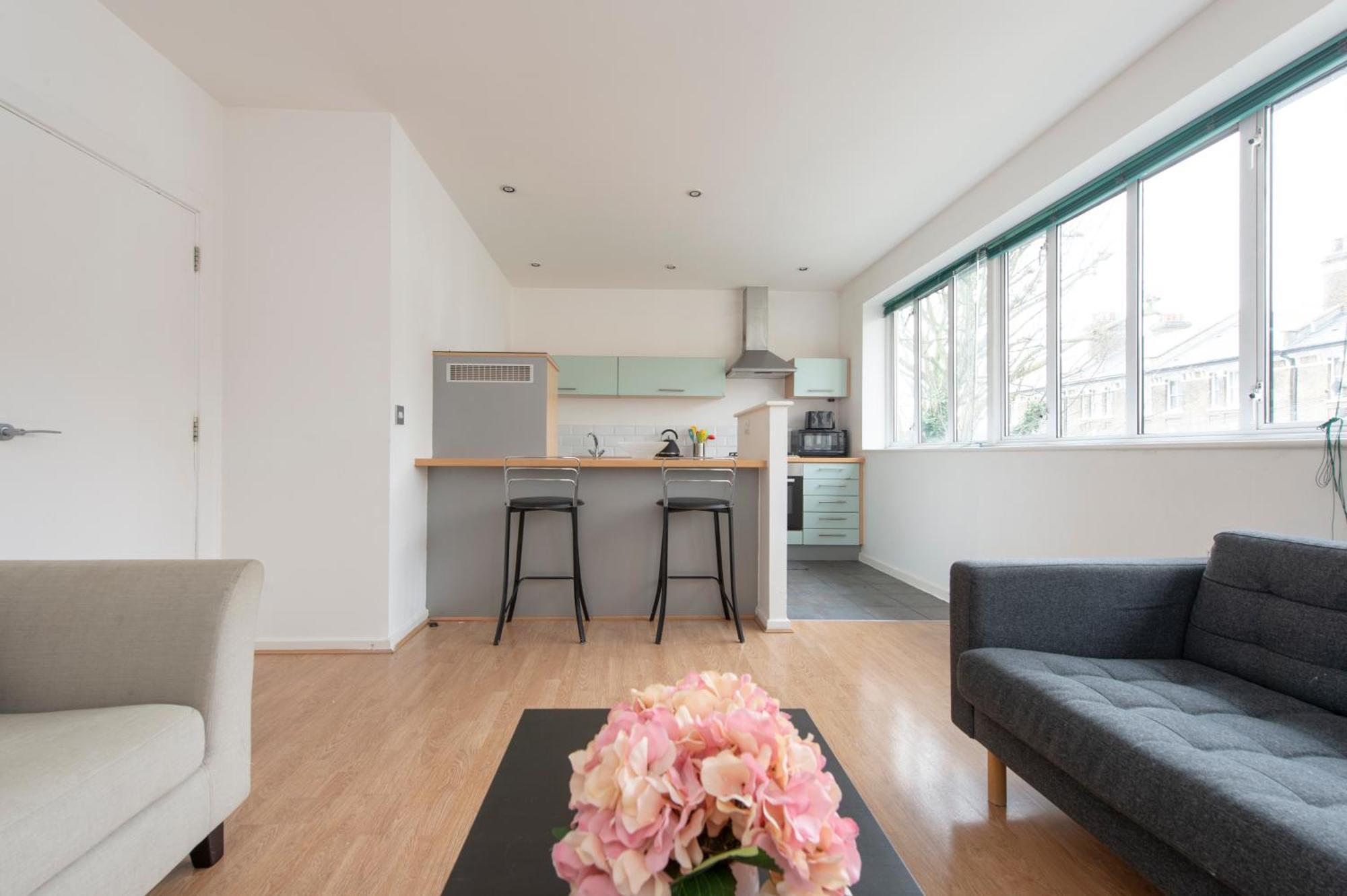 Апартаменты Modern Luxury By Bow Road Station *