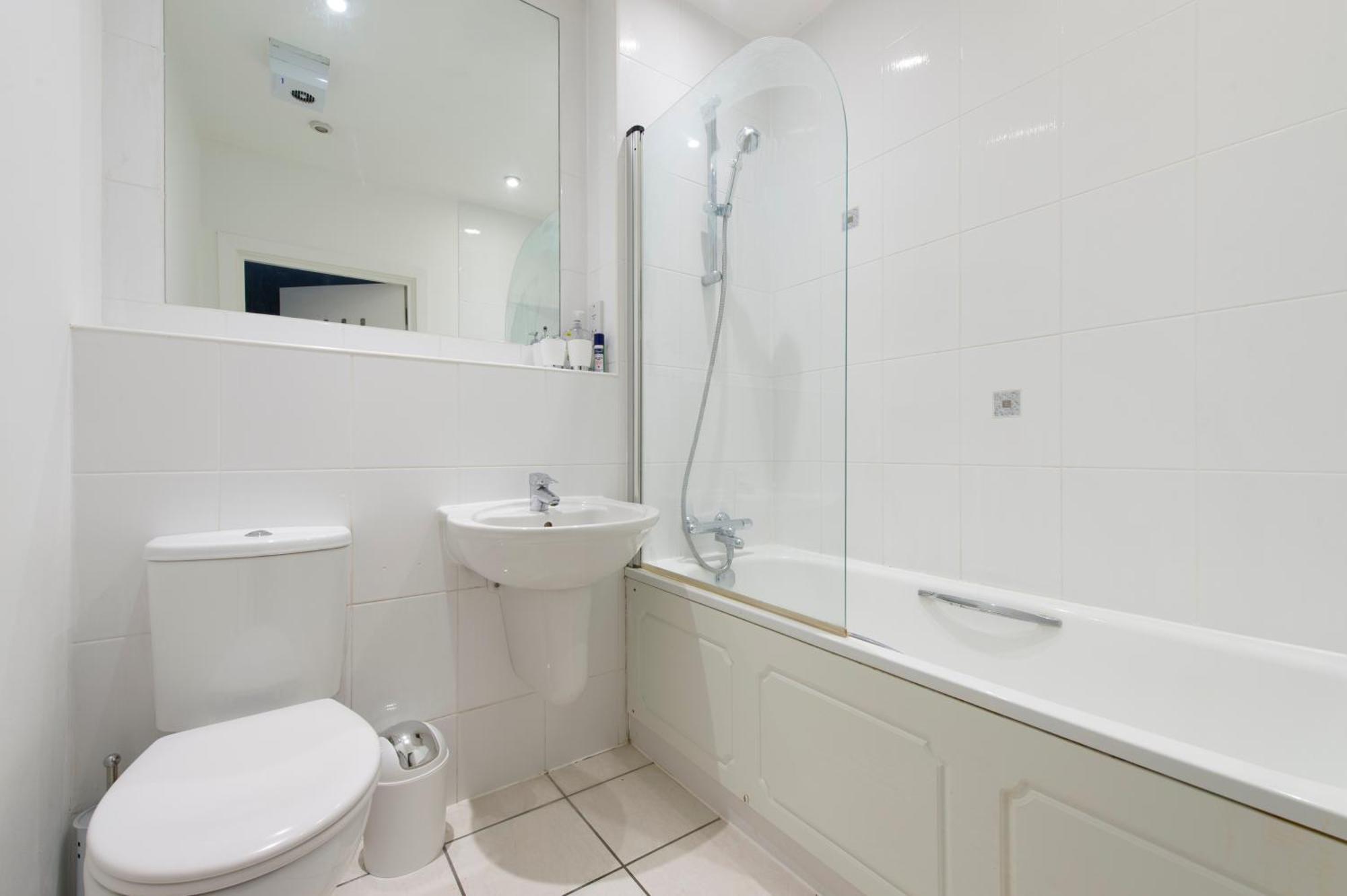 Modern Luxury By Bow Road Station Лондон