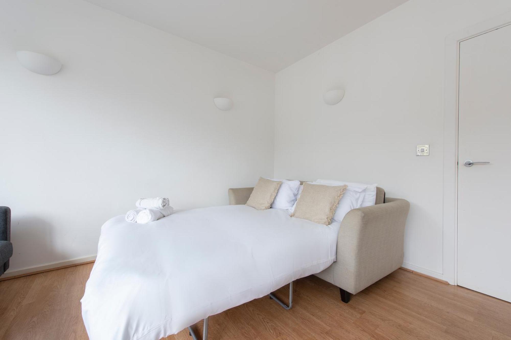 Modern Luxury By Bow Road Station * Лондон