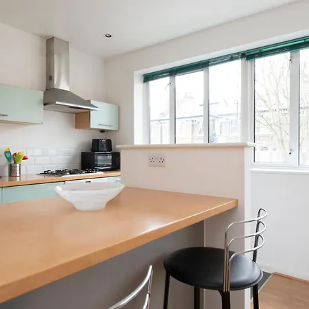 Modern Luxury Apartment By Bow Road Station Лондон Экстерьер фото