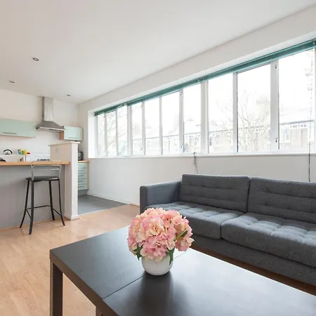 Modern Luxury Apartment By Bow Road Station Лондон Экстерьер фото